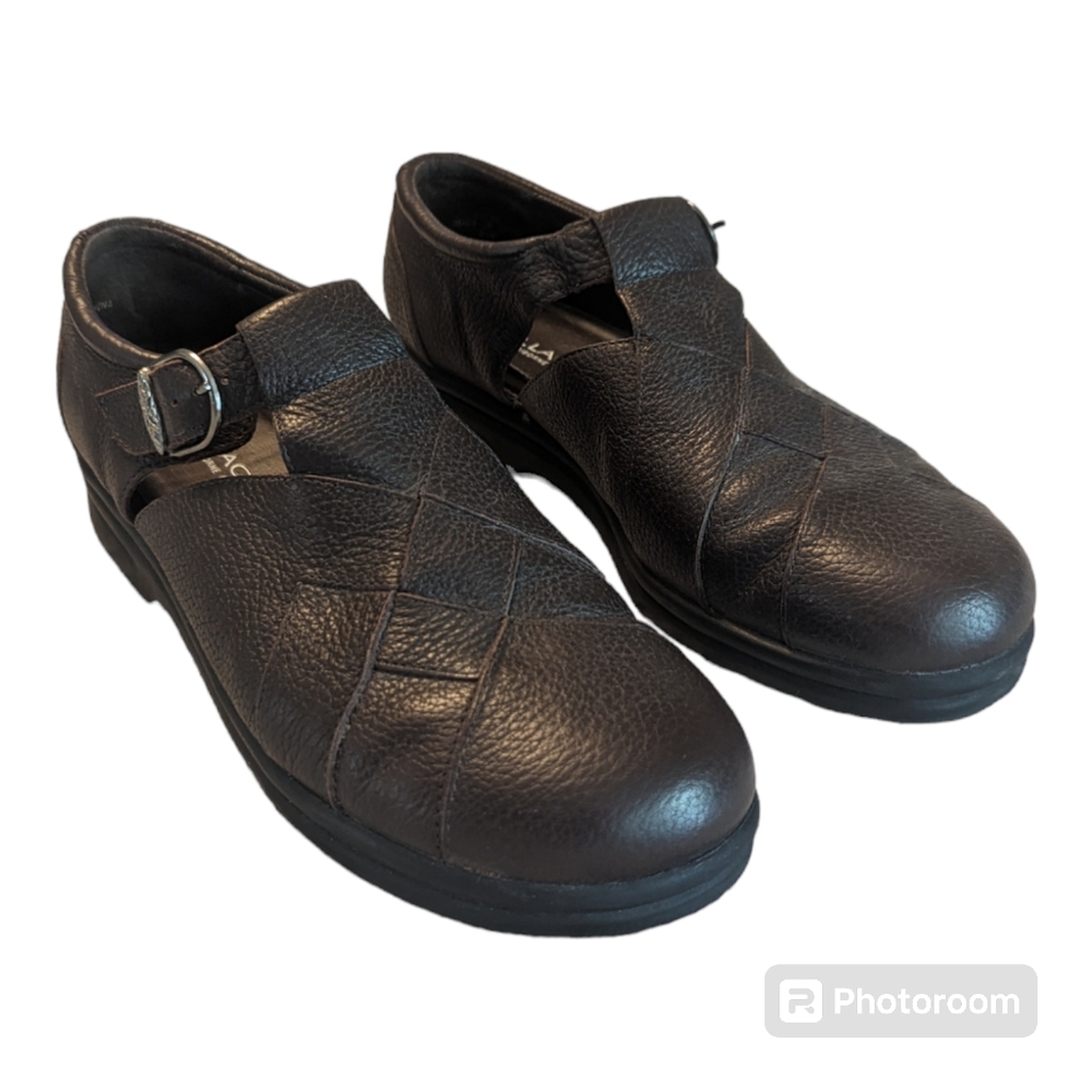 Villager Liz Claiborne Lucas Dark Brown Side Buckle Shoes. Women's 8.5M